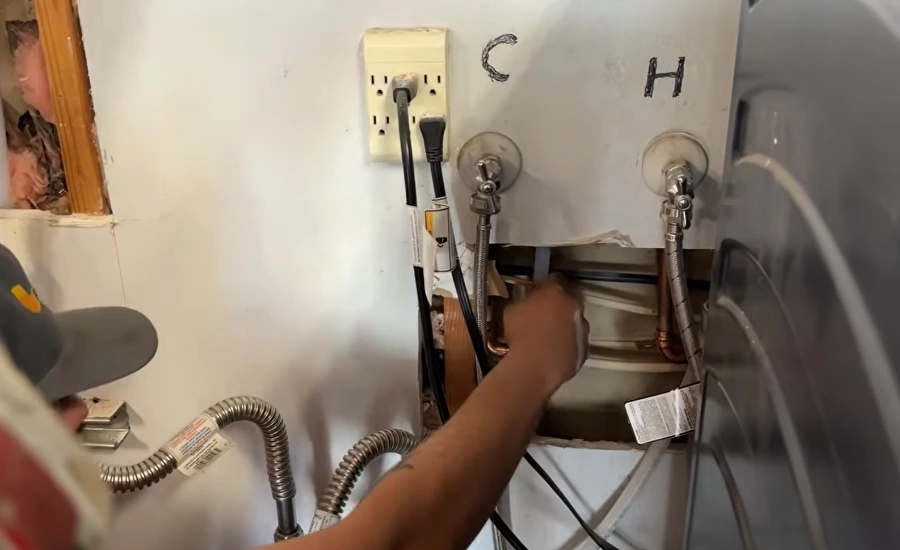 Changing a pipe in a wall – pipe repair vs. repipe