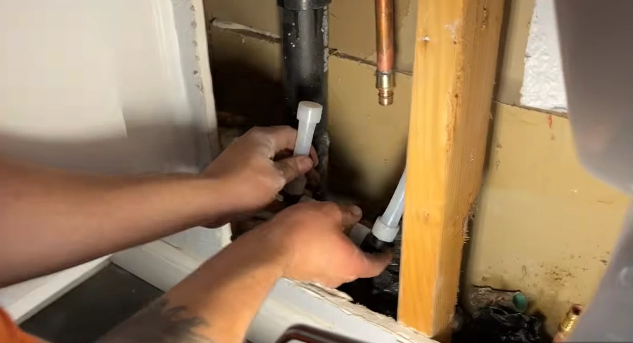 Fixing a pipe inside a wall ā burst pipe repair in La Verne