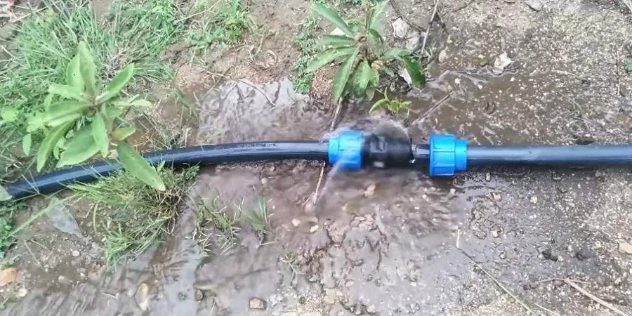 Leaking pipe dripping water – temporary burst pipe fix