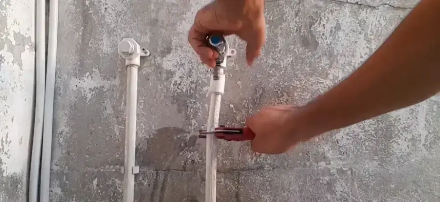 Repairing a leaking burst pipe – pipe repair vs. repipe